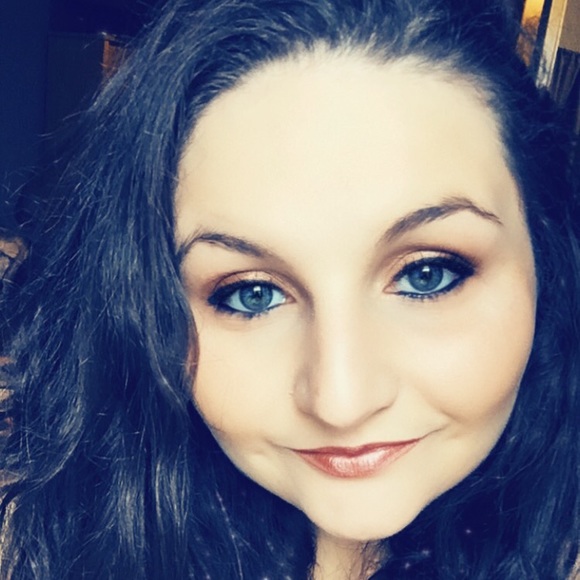 Meet your Posher, Jessica - Picture 1 of 1